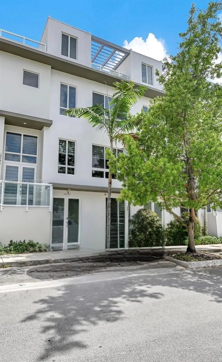10350 NW 64th St Doral, FL 33178