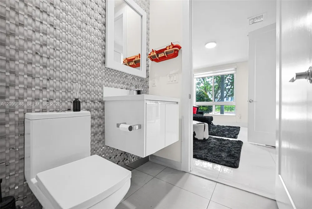 10350 NW 64th St Doral, FL 33178