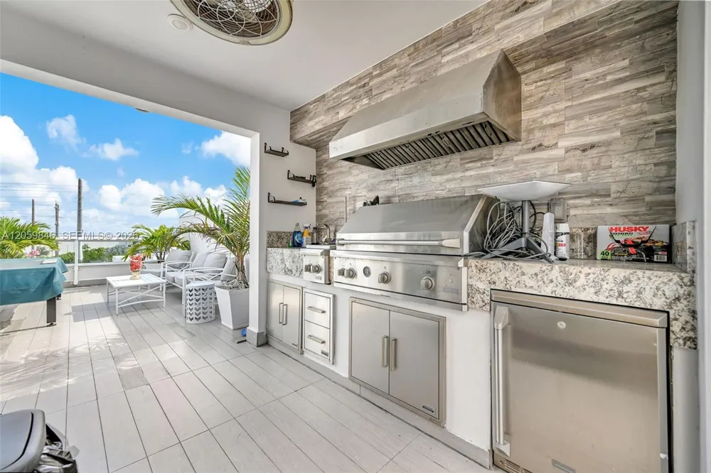 10350 NW 64th St Doral, FL 33178
