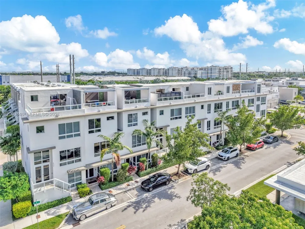 10350 NW 64th St Doral, FL 33178