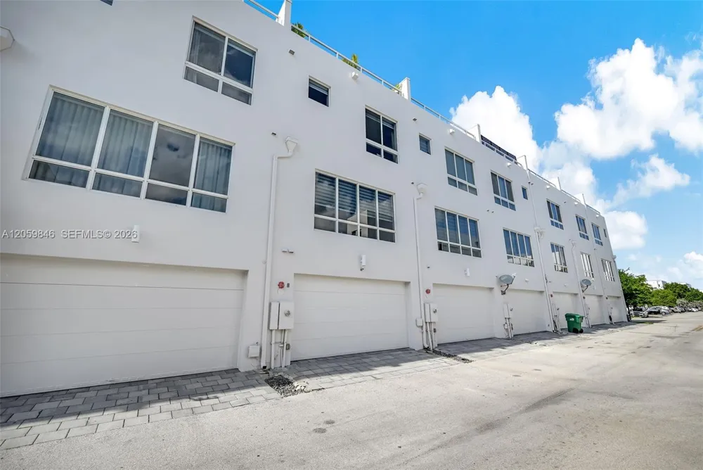 10350 NW 64th St Doral, FL 33178