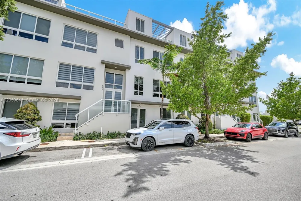 10350 NW 64th St Doral, FL 33178