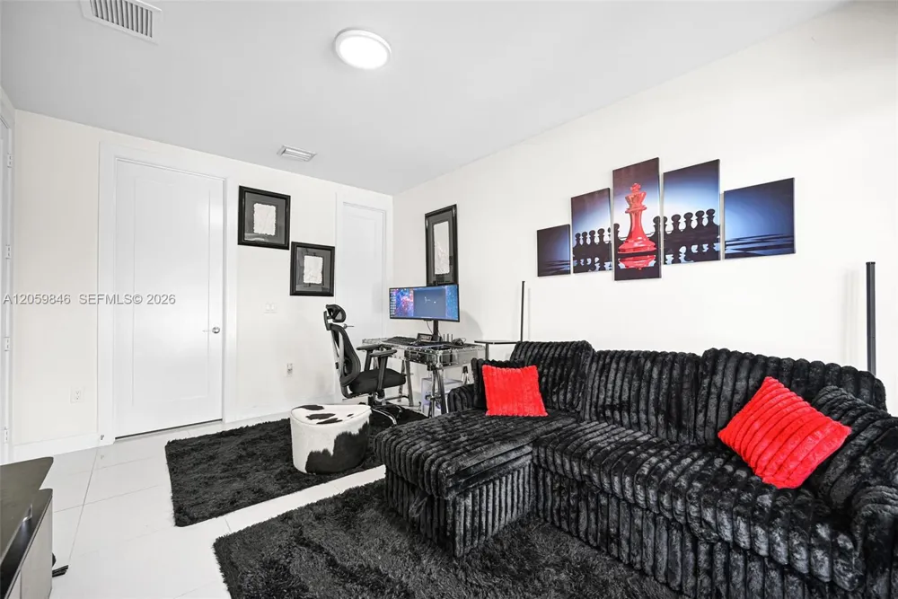 10350 NW 64th St Doral, FL 33178