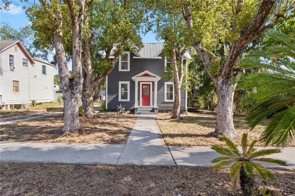 821 E LEMON AVENUE Eustis, FL 32726