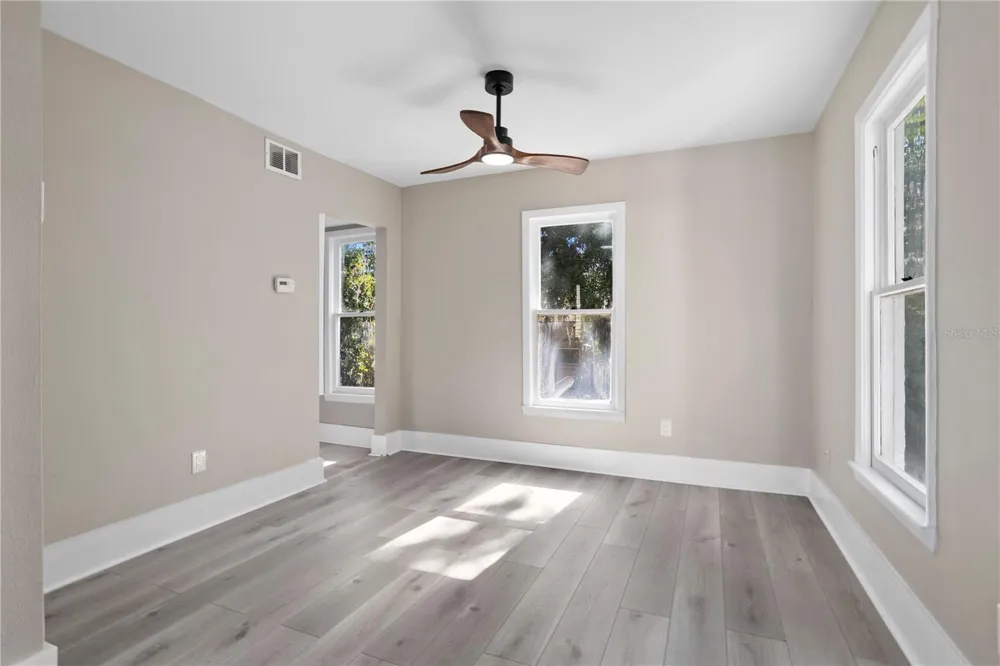 821 E LEMON AVENUE Eustis, FL 32726