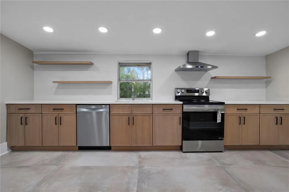 821 E LEMON AVENUE Eustis, FL 32726