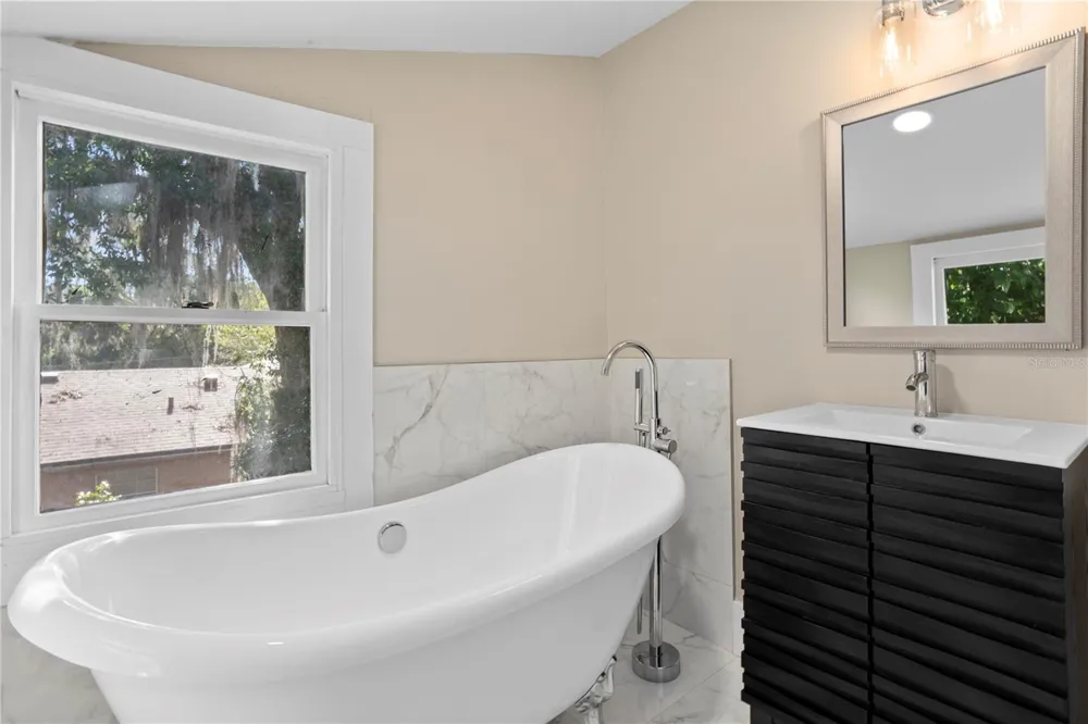 821 E LEMON AVENUE Eustis, FL 32726