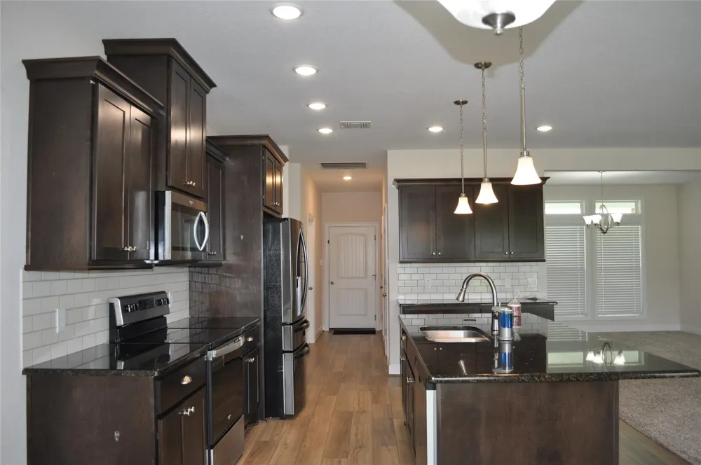 2502 Majestic Oaks Court Rosharon, TX 77583