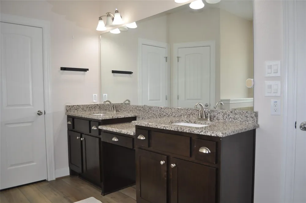 2502 Majestic Oaks Court Rosharon, TX 77583