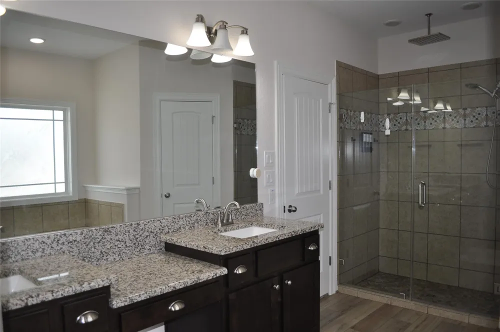 2502 Majestic Oaks Court Rosharon, TX 77583