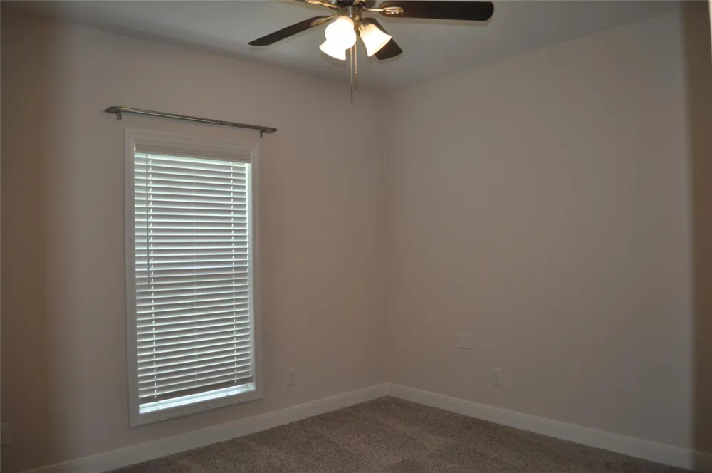 2502 Majestic Oaks Court Rosharon, TX 77583