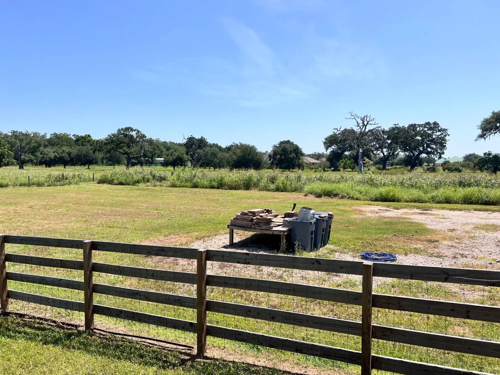 2502 Majestic Oaks Court Rosharon, TX 77583
