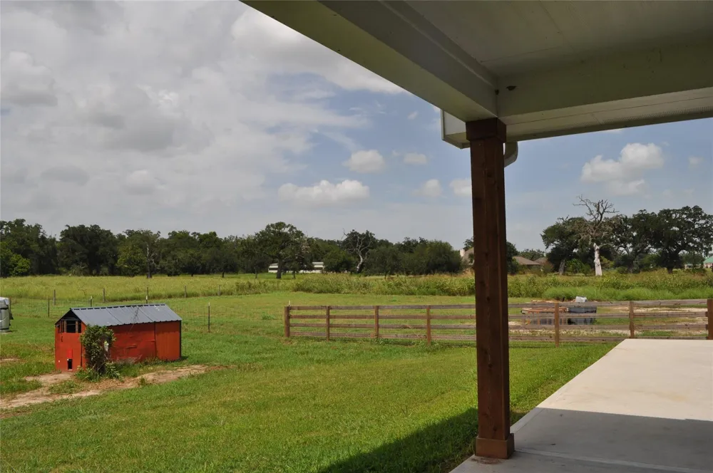 2502 Majestic Oaks Court Rosharon, TX 77583