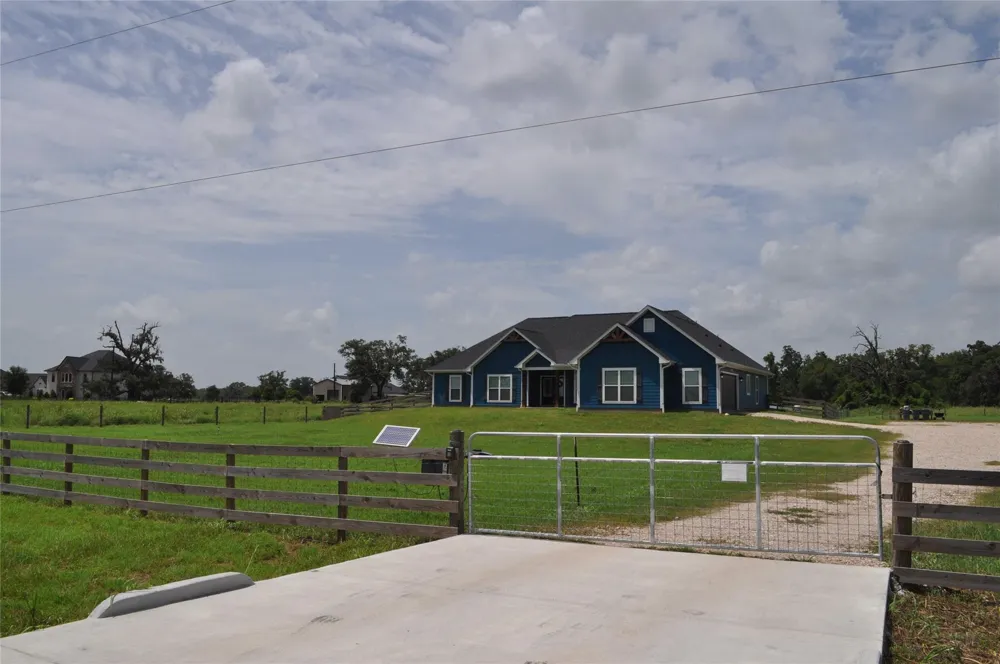 2502 Majestic Oaks Court Rosharon, TX 77583