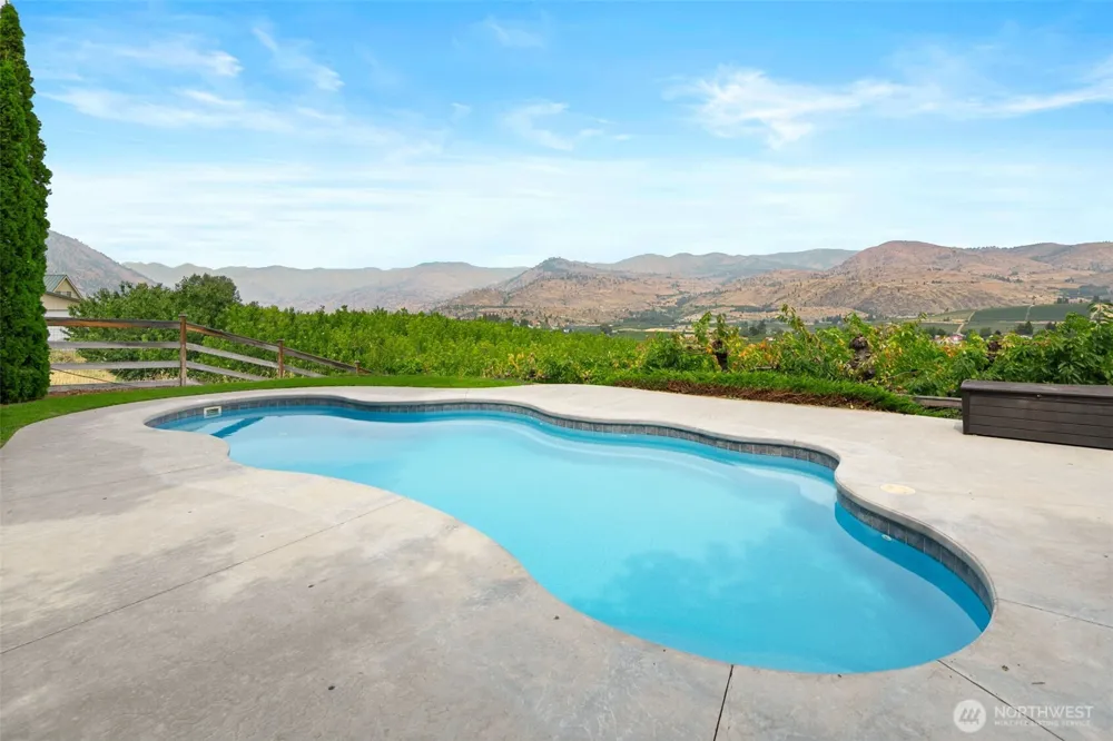 820 Summit Boulevard Manson, WA 98831