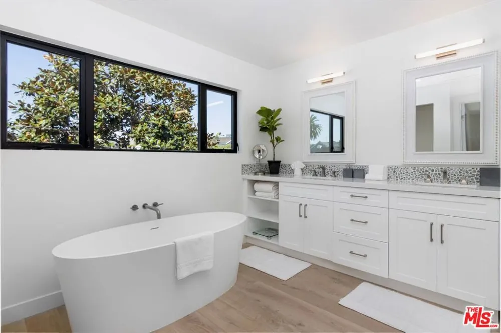 1703 Plaza Del Sur Newport Beach, CA 92661