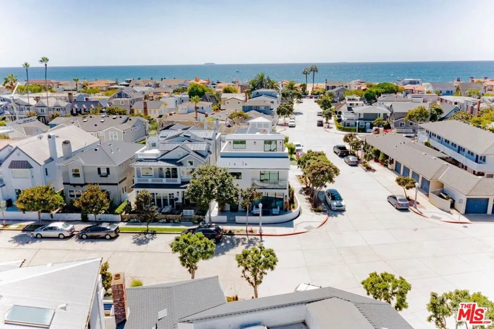 1703 Plaza Del Sur Newport Beach, CA 92661