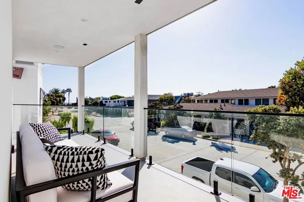 1703 Plaza Del Sur Newport Beach, CA 92661