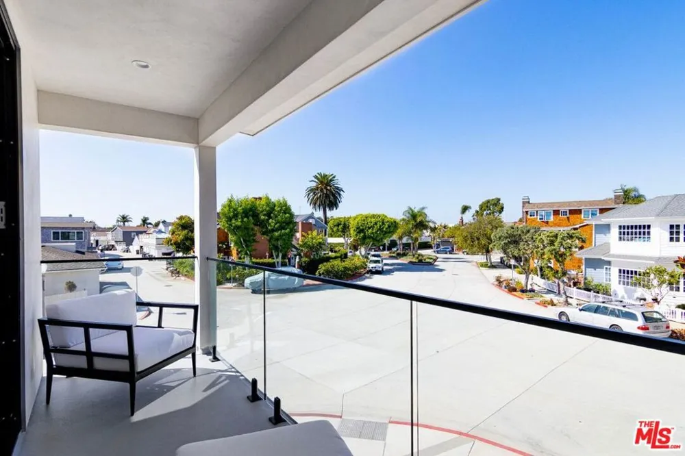1703 Plaza Del Sur Newport Beach, CA 92661