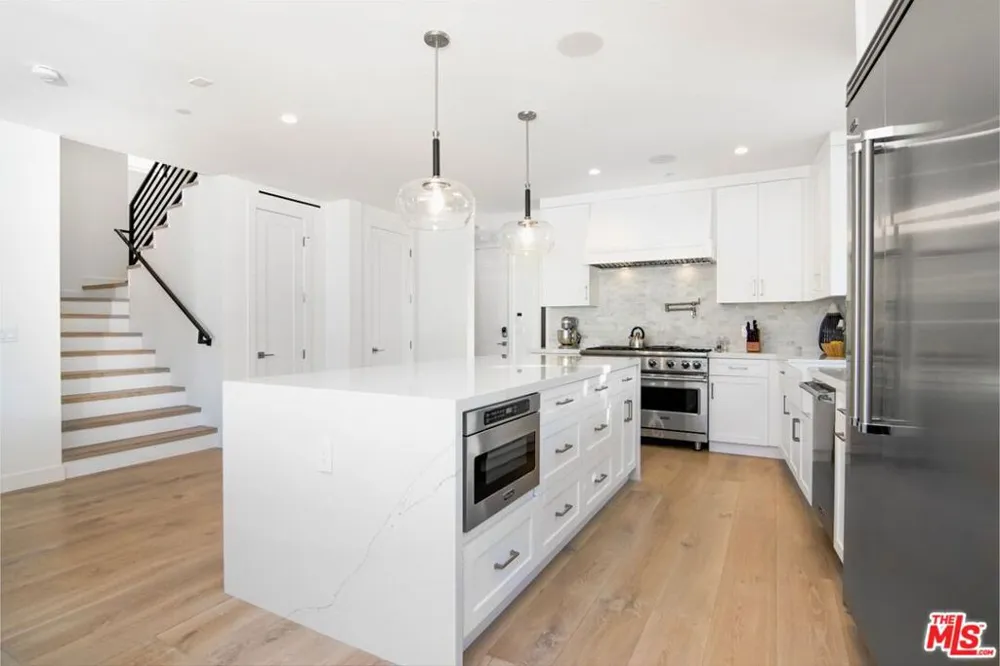 1703 Plaza Del Sur Newport Beach, CA 92661