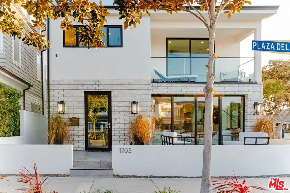 1703 Plaza Del Sur Newport Beach, CA 92661