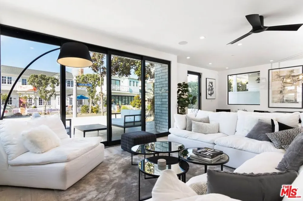 1703 Plaza Del Sur Newport Beach, CA 92661