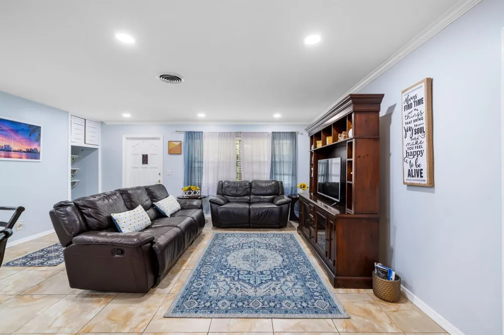 336 S CHILLINGWORTH DRIVE West Palm Beach, FL 33409