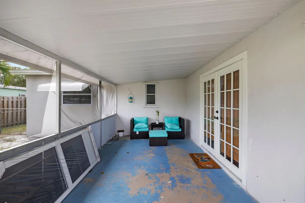 336 S CHILLINGWORTH DRIVE West Palm Beach, FL 33409