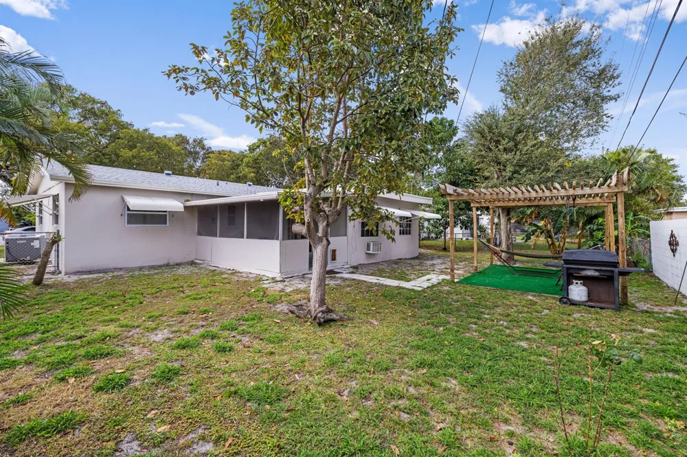 336 S CHILLINGWORTH DRIVE West Palm Beach, FL 33409