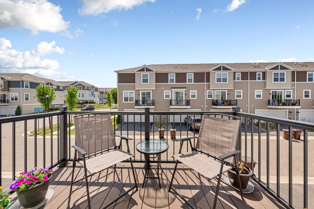 860 Roselyn Drive Victoria, MN 55386