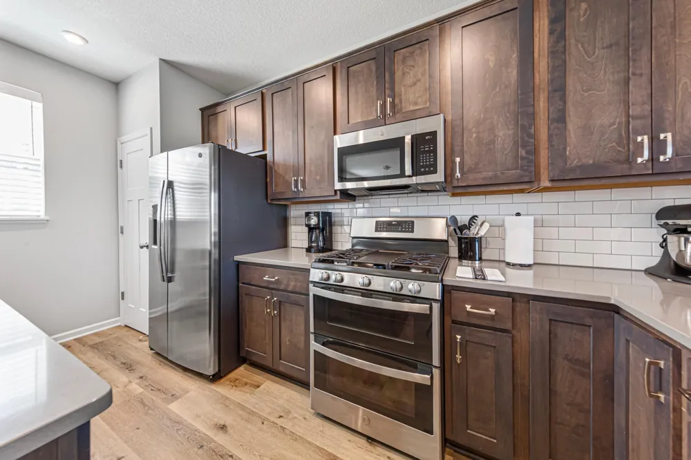 860 Roselyn Drive Victoria, MN 55386