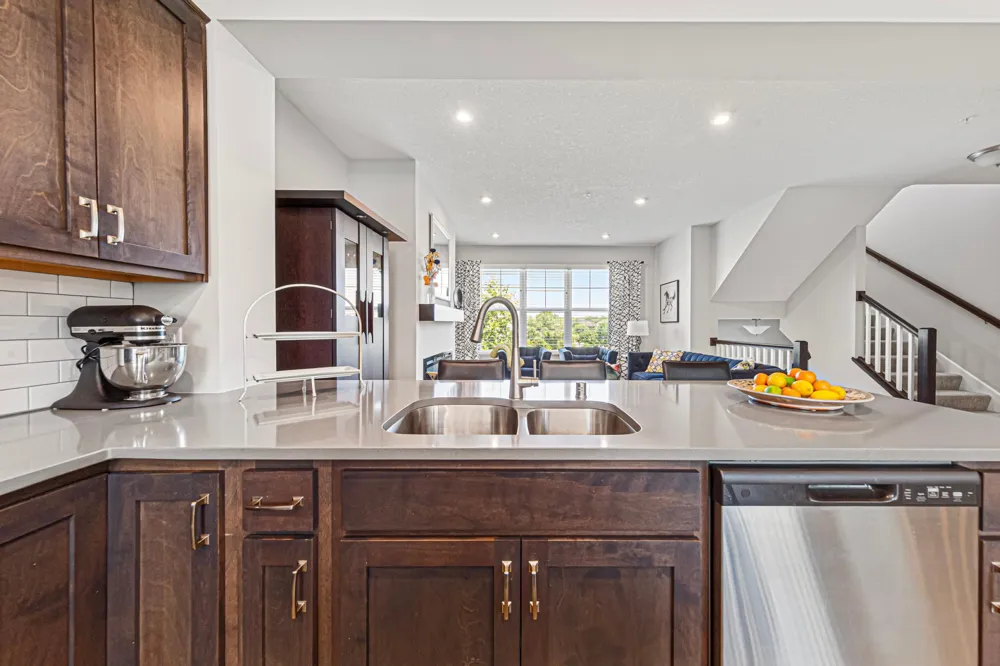 860 Roselyn Drive Victoria, MN 55386