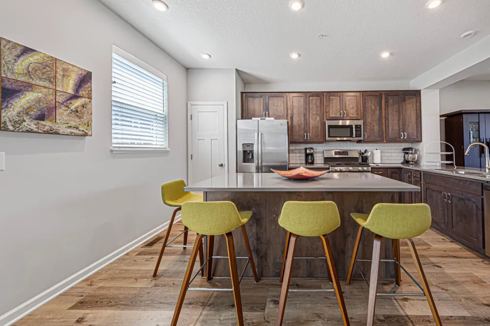 860 Roselyn Drive Victoria, MN 55386