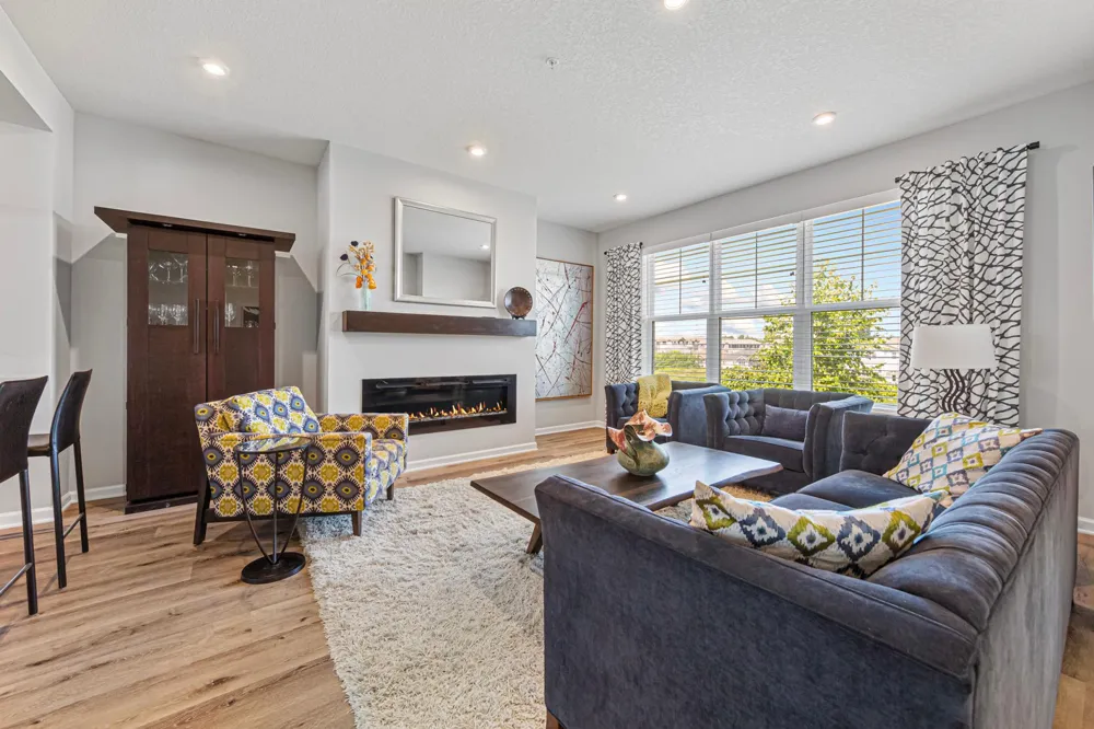 860 Roselyn Drive Victoria, MN 55386