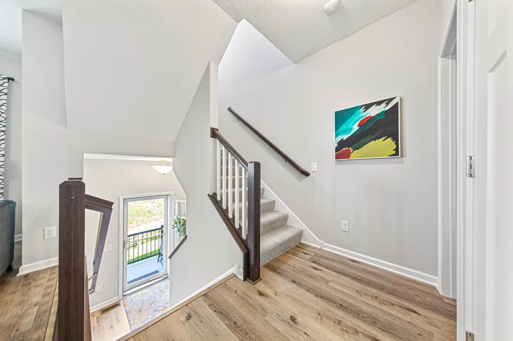 860 Roselyn Drive Victoria, MN 55386
