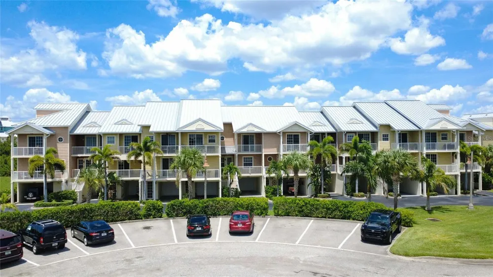3259 MANGROVE POINT DRIVE Ruskin, FL 33570