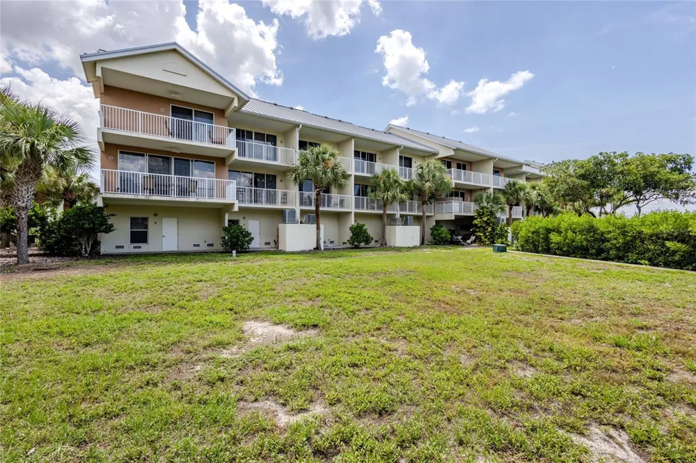 3259 MANGROVE POINT DRIVE Ruskin, FL 33570