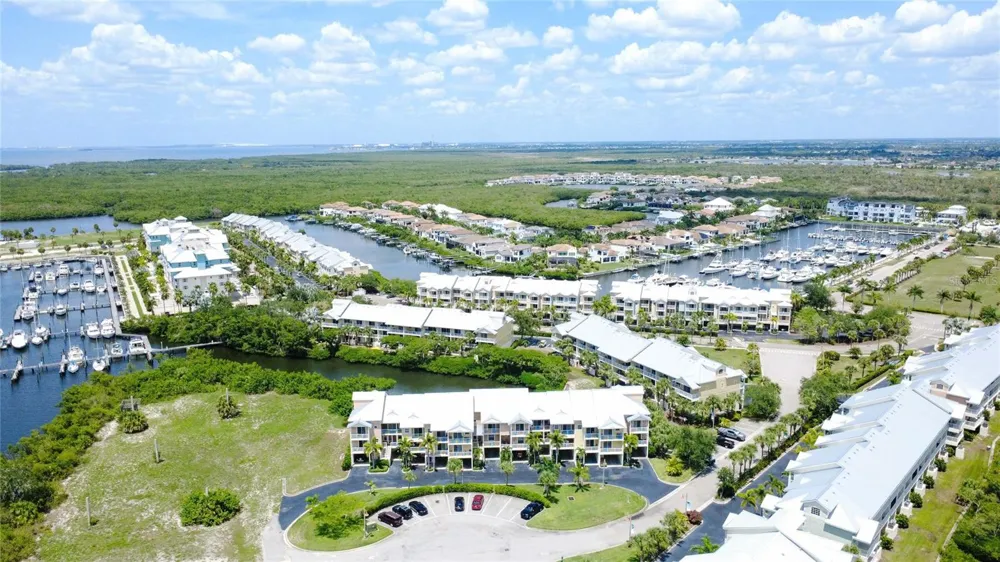 3259 MANGROVE POINT DRIVE Ruskin, FL 33570