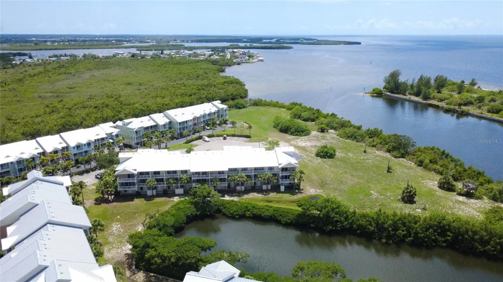 3259 MANGROVE POINT DRIVE Ruskin, FL 33570
