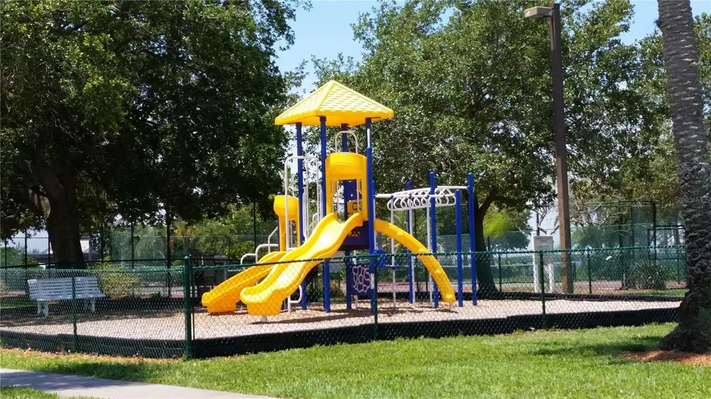 3259 MANGROVE POINT DRIVE Ruskin, FL 33570