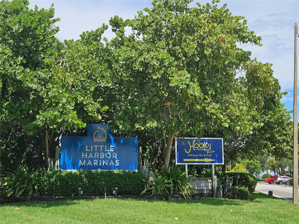 3259 MANGROVE POINT DRIVE Ruskin, FL 33570