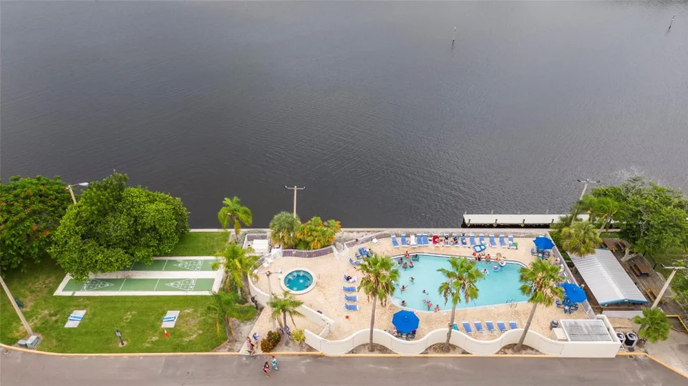3259 MANGROVE POINT DRIVE Ruskin, FL 33570
