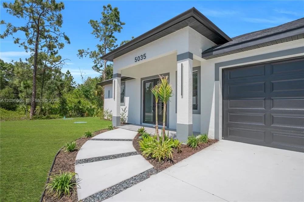 5035 Spinnaker RD La Belle, FL 33935