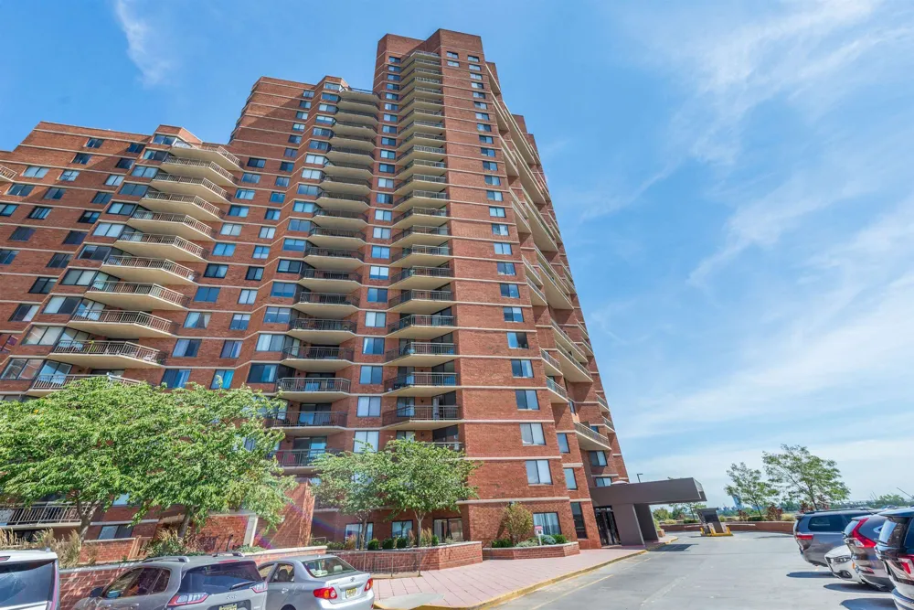 918 HARMON COVE TOWER Secaucus, NJ 07094