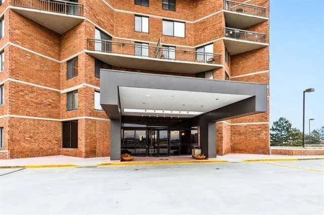 918 HARMON COVE TOWER Secaucus, NJ 07094
