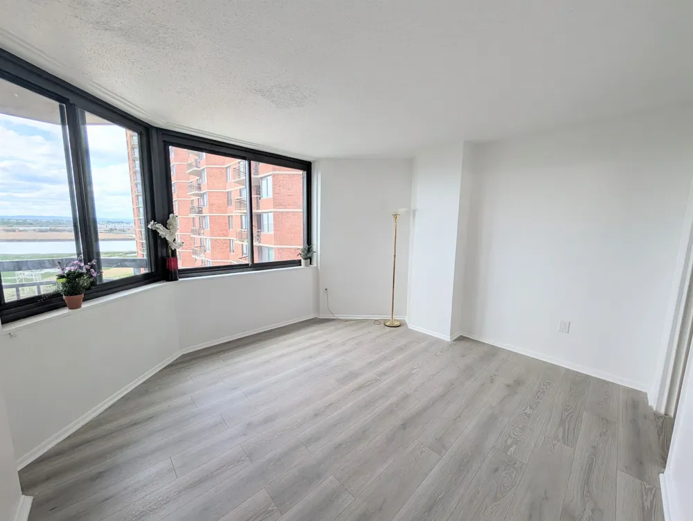 918 HARMON COVE TOWER Secaucus, NJ 07094