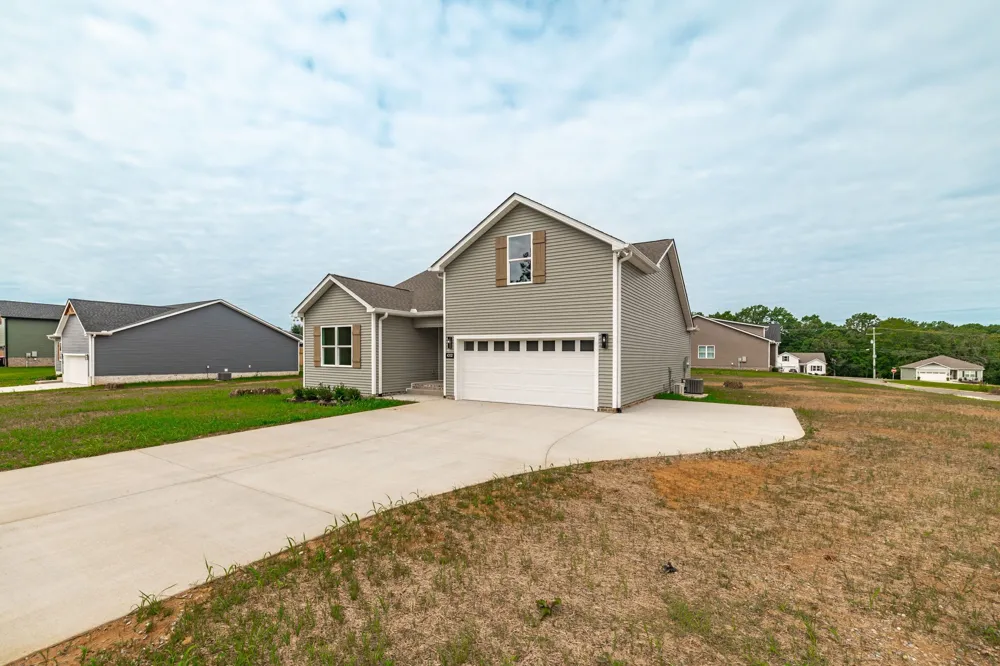 4202 Hereford Dr Greenbrier, TN 37073