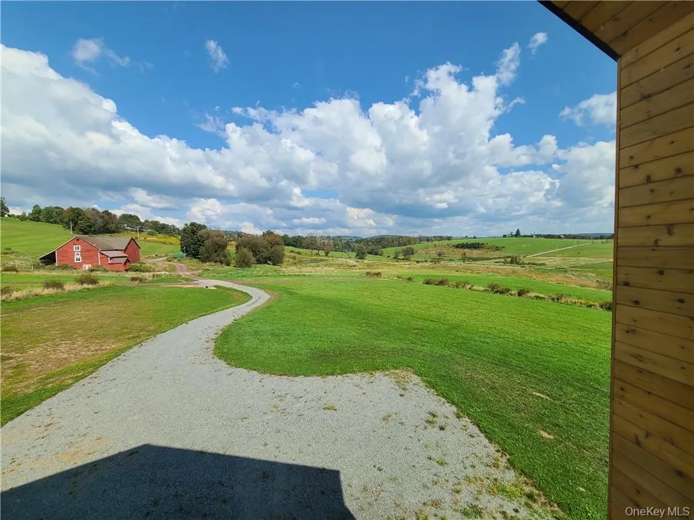 32 Long Farm Way Callicoon, NY 12723