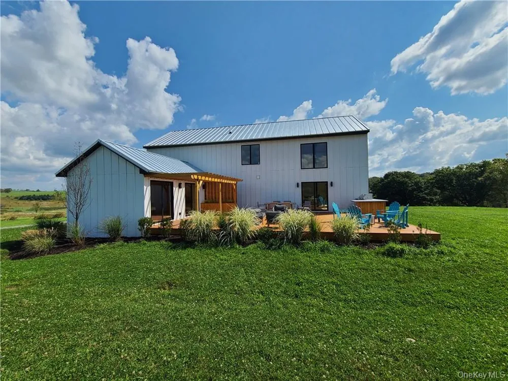 32 Long Farm Way Callicoon, NY 12723