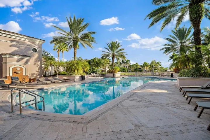 2801 SARENTO PLACE #302 Palm Beach Gardens, FL 33410